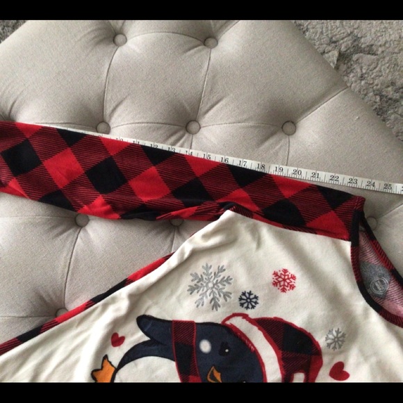 Girls pajamas- two pair - Picture 4 of 8